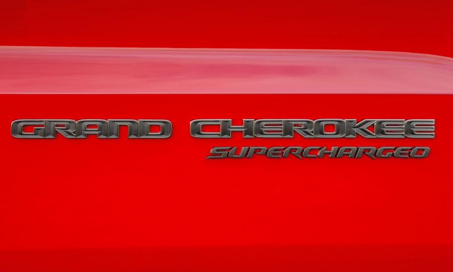 Логотип Jeep Grand Cherokee Trackhawk (WK2) 2017 года  (фото 35 из 76)